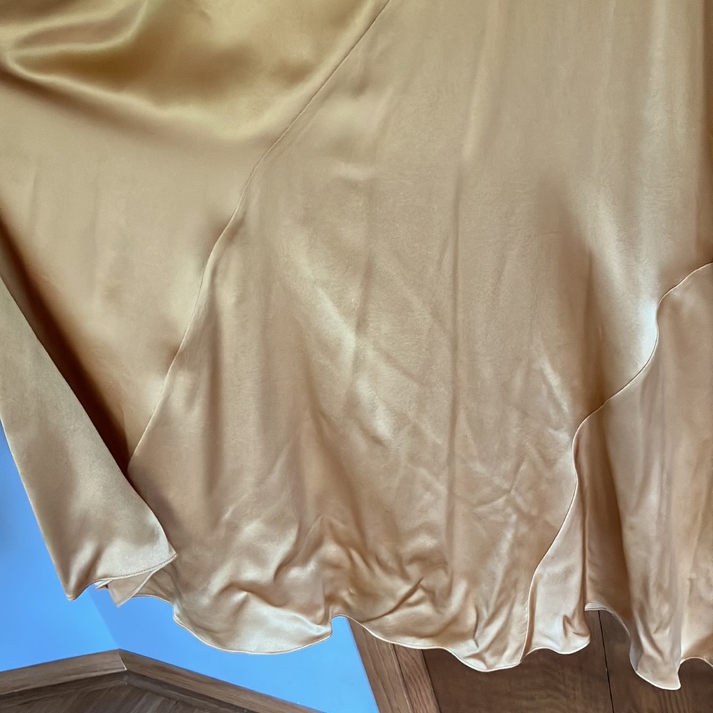 VINCE gold silk dress!๐๐ซ๐คฉ - Picture 6 of 12